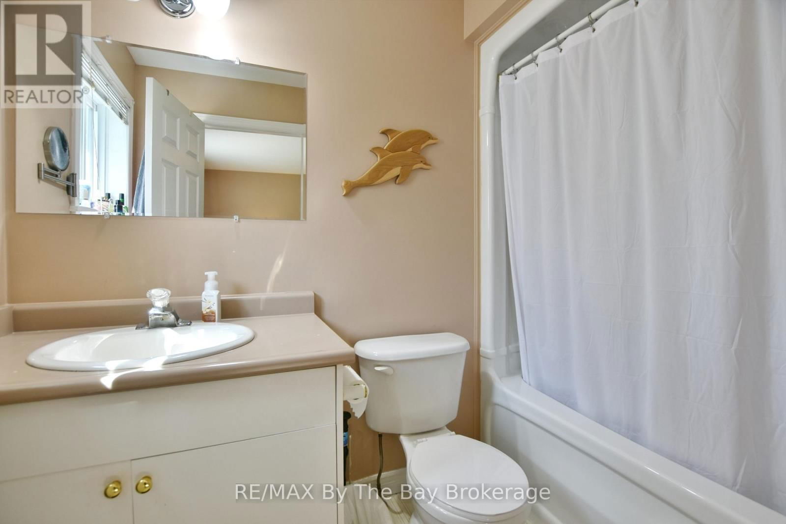 8 PRIDHAM COURT Image 17
