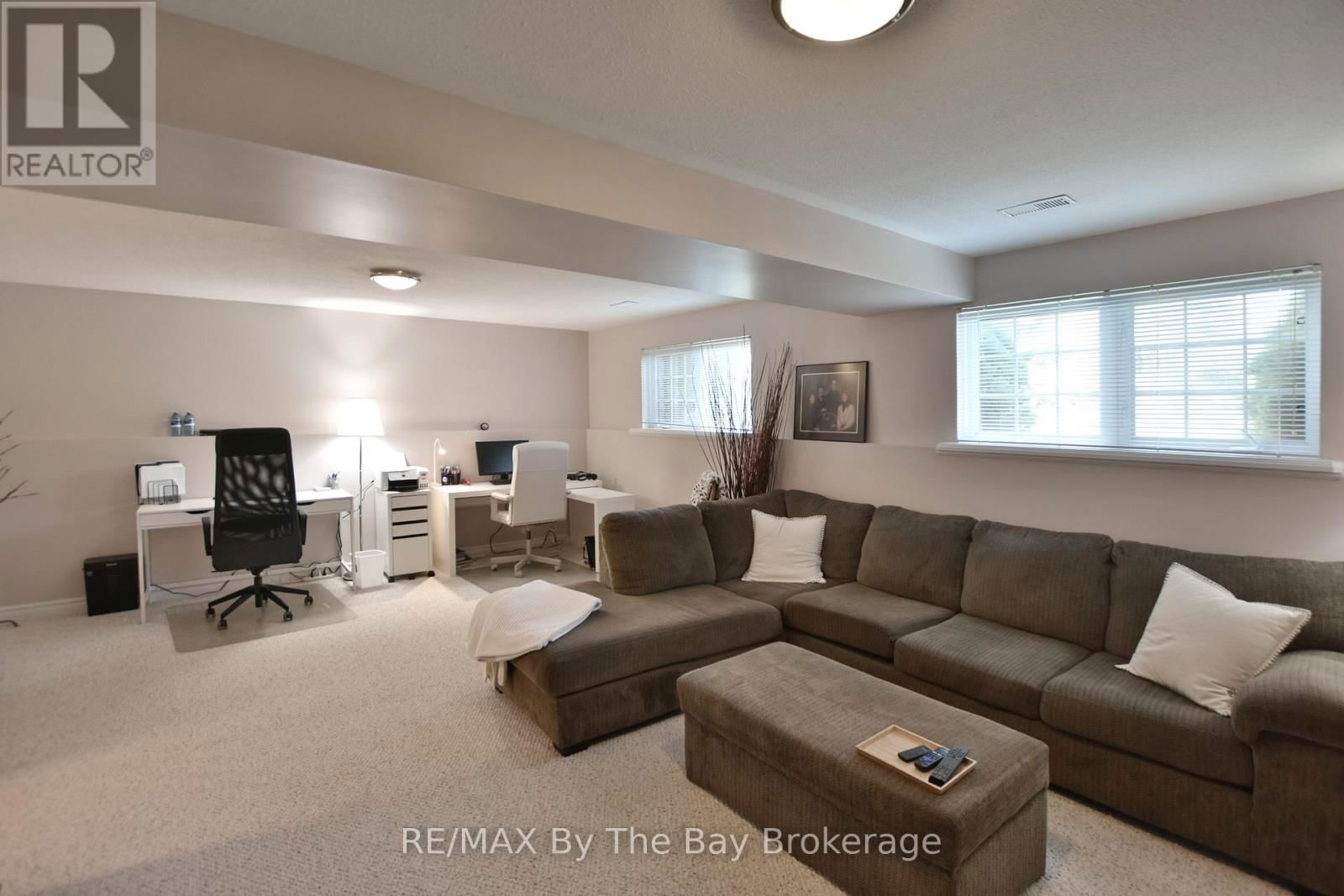8 PRIDHAM COURT Image 23