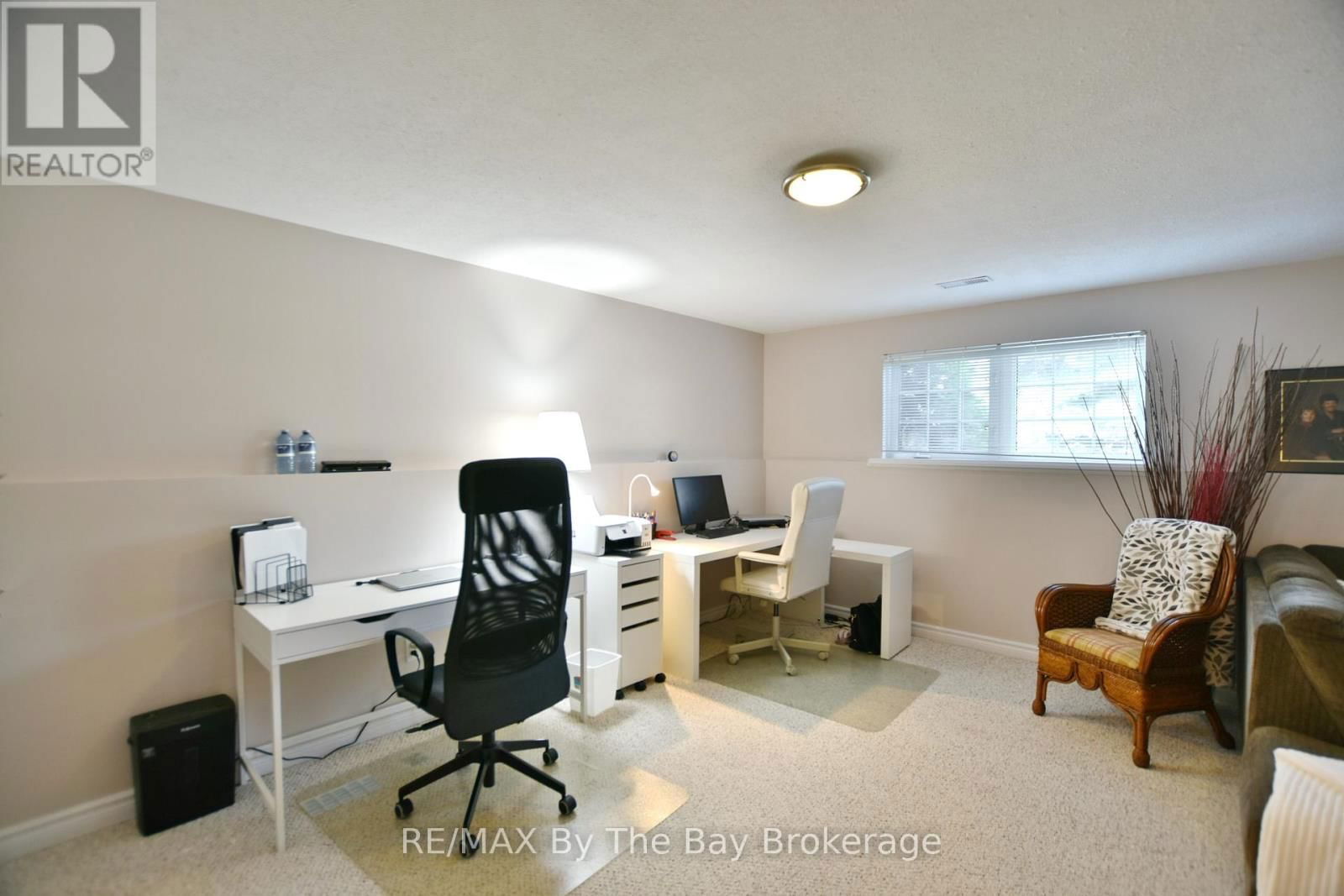 8 PRIDHAM COURT Image 24