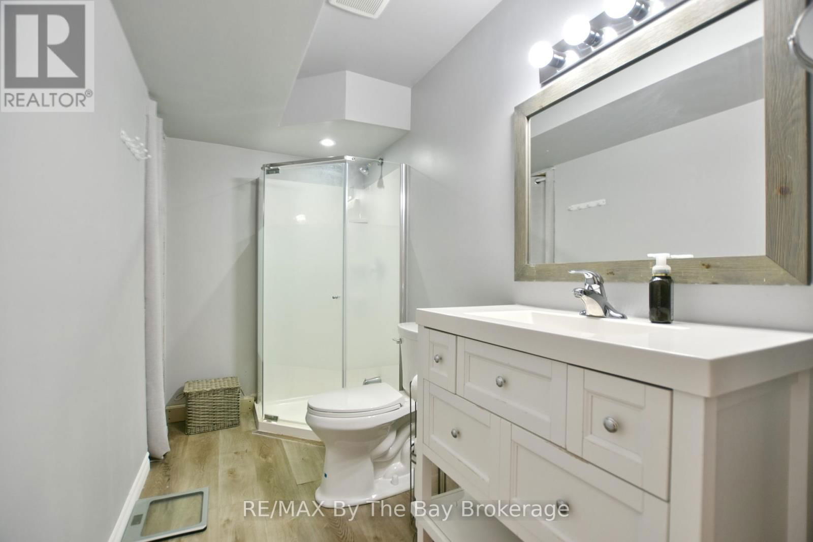 8 PRIDHAM COURT Image 29