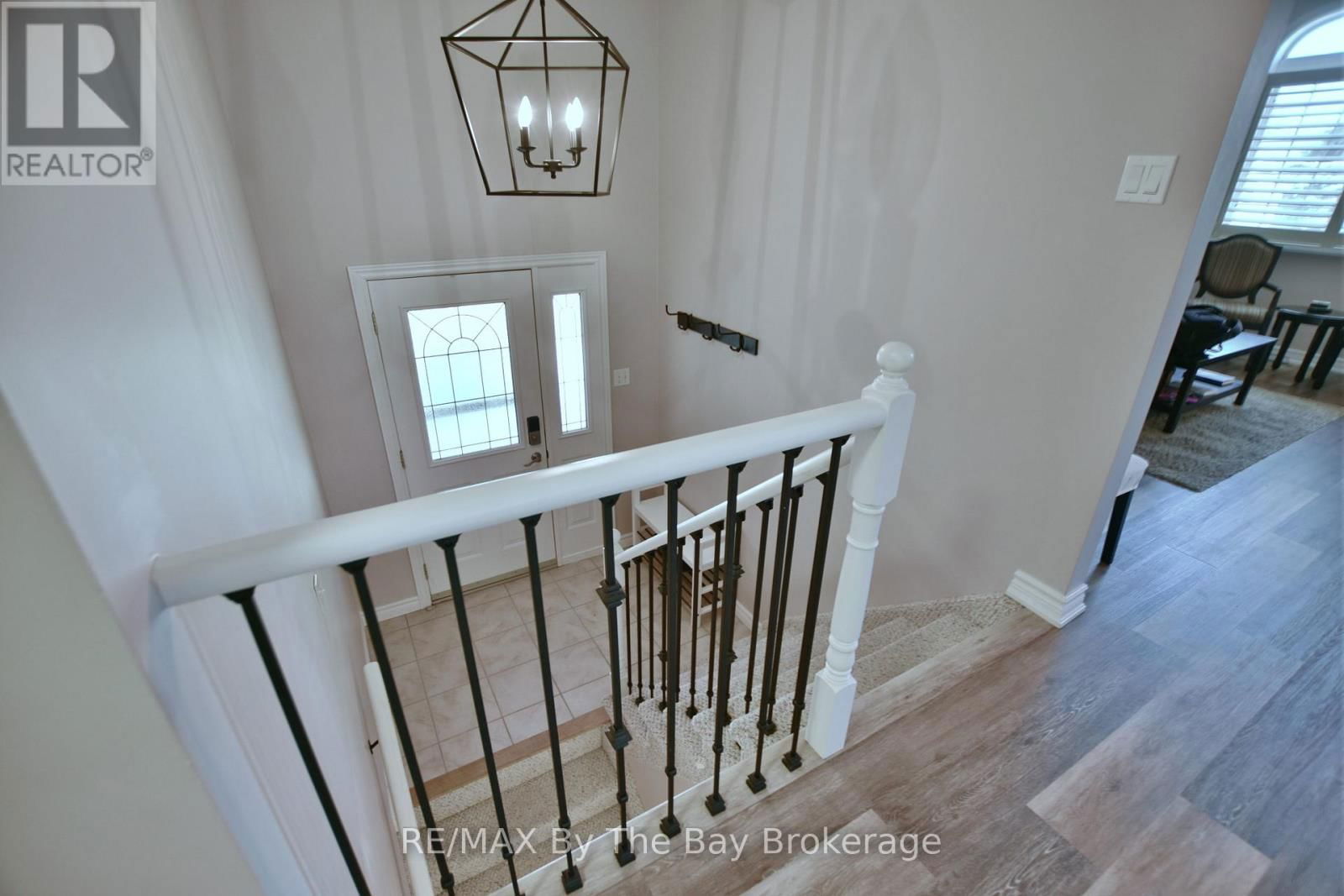 8 PRIDHAM COURT Image 3