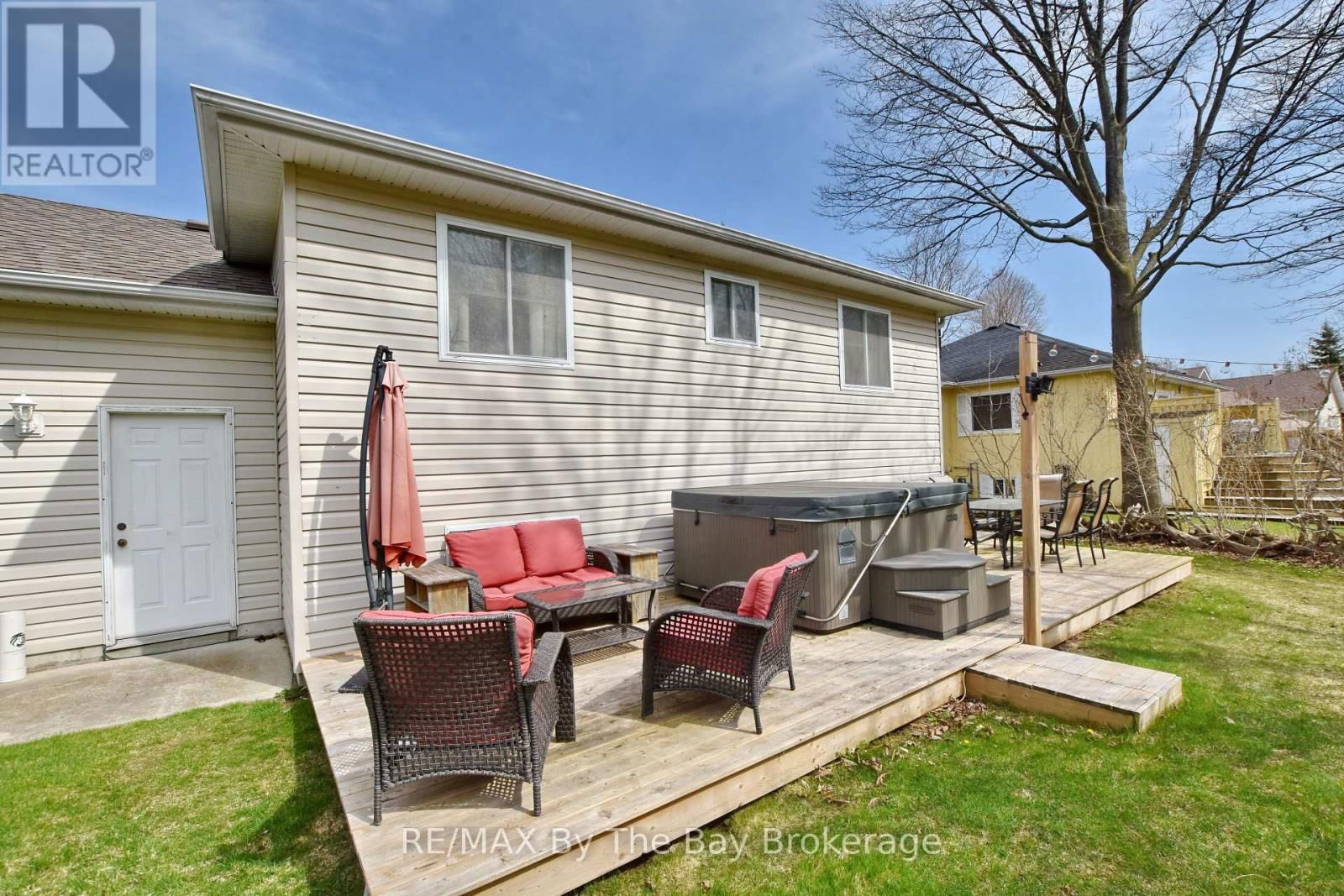 8 PRIDHAM COURT Image 32