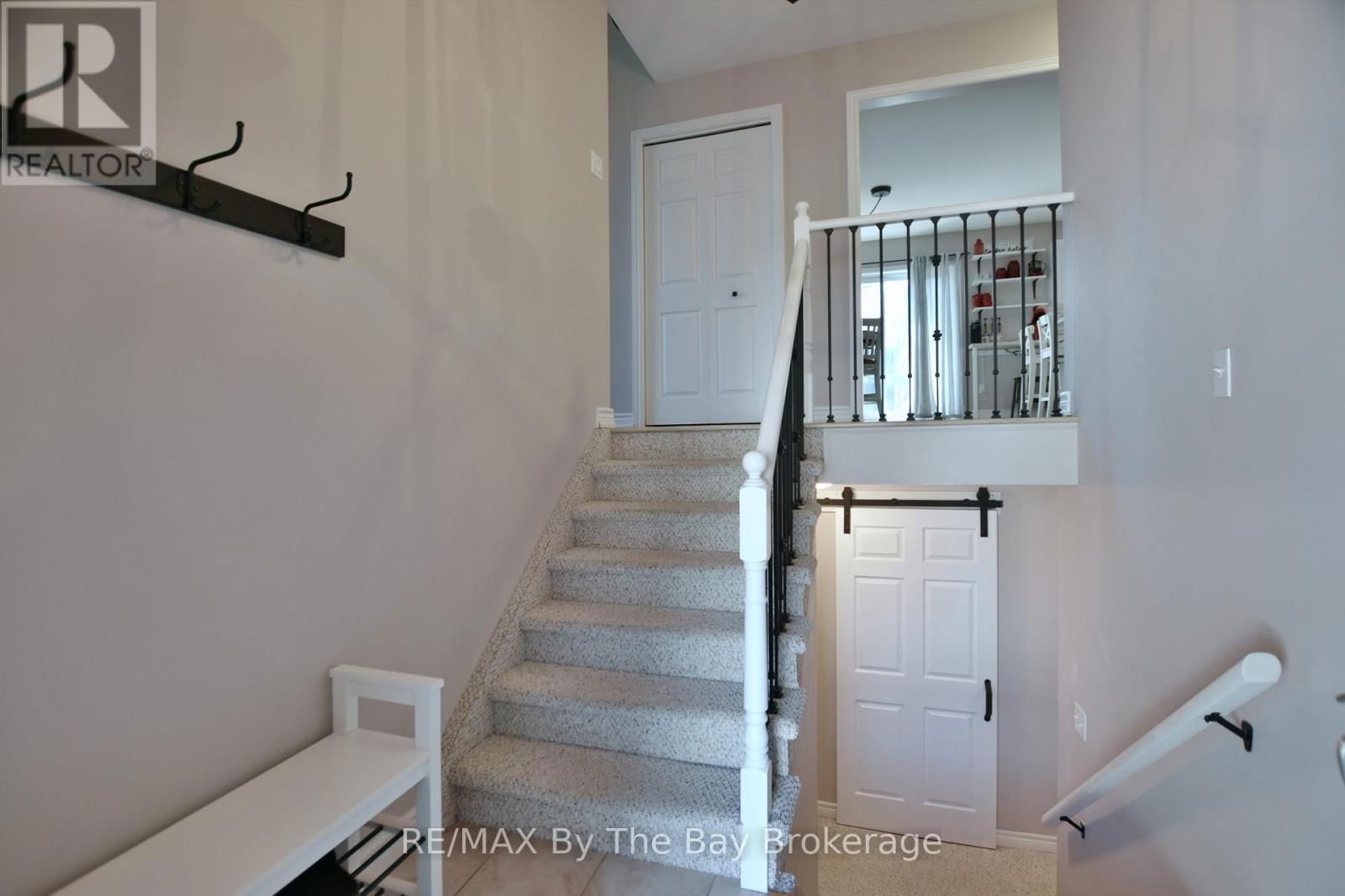 8 PRIDHAM COURT Image 4