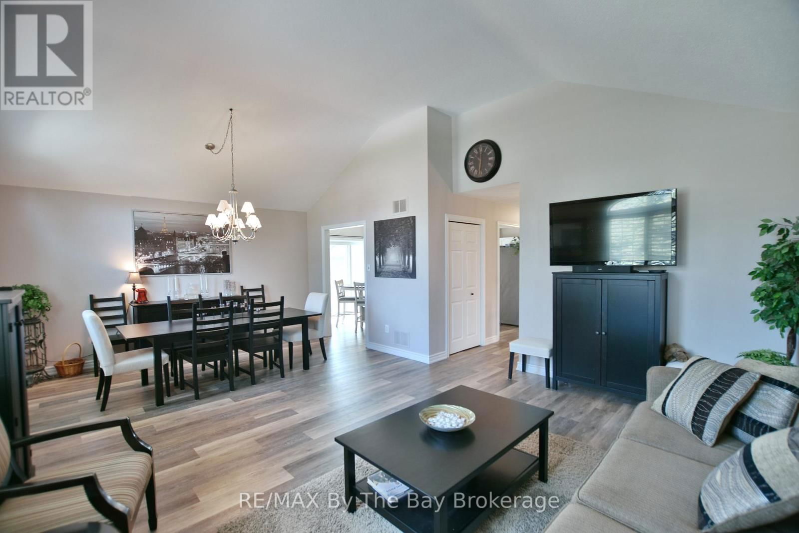8 PRIDHAM COURT Image 7