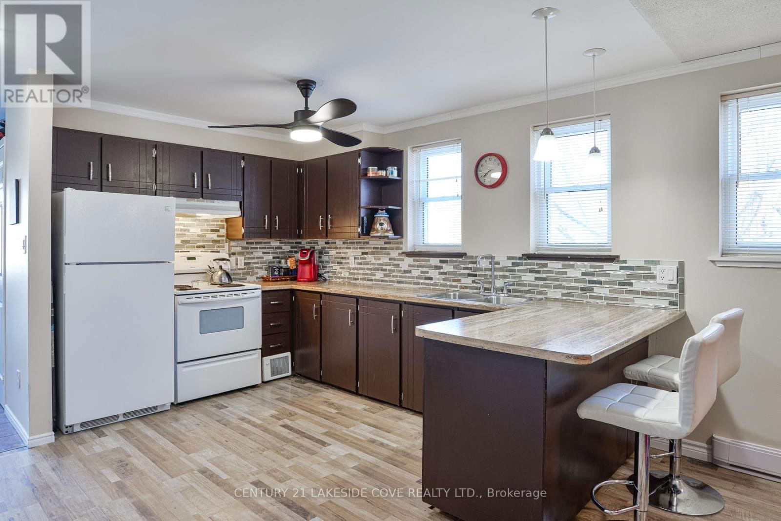Unit 27 - 1 PARADISE BOULEVARD SOUTH Image 13
