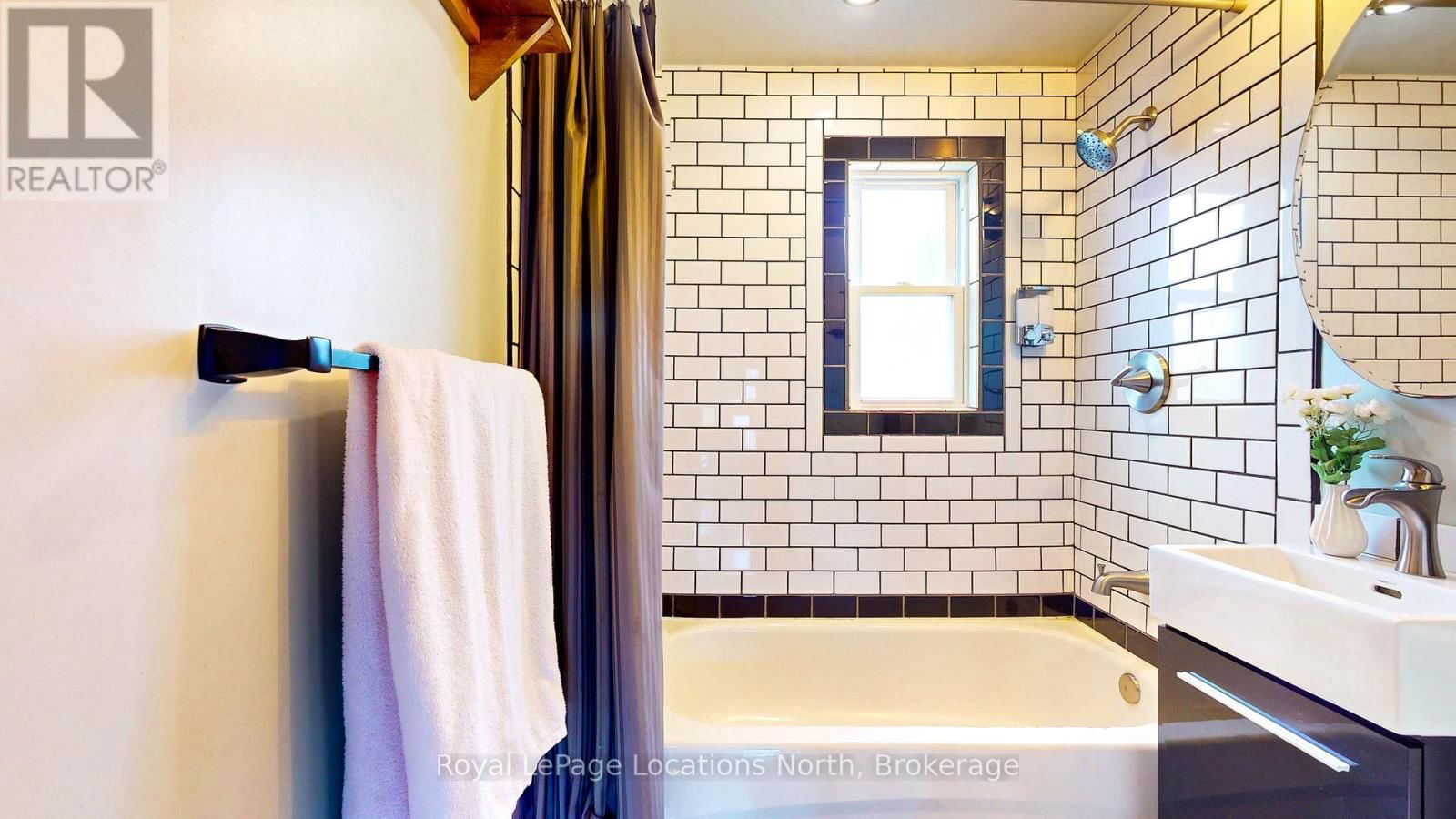 452 HURONTARIO STREET Image 16