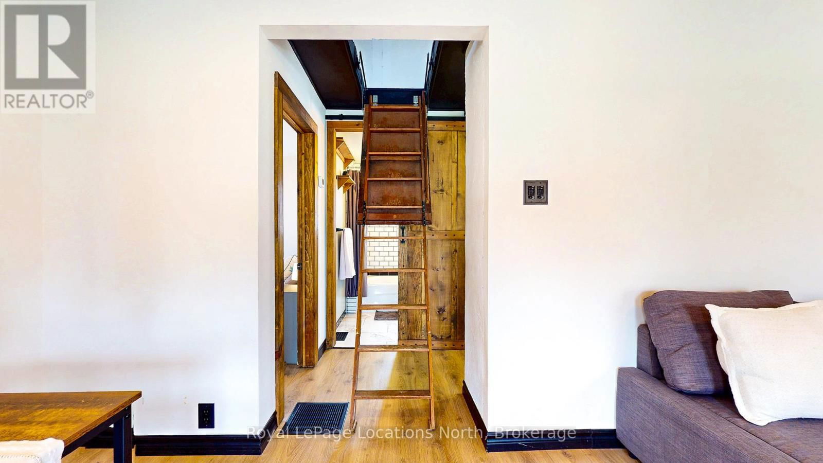 452 HURONTARIO STREET Image 32