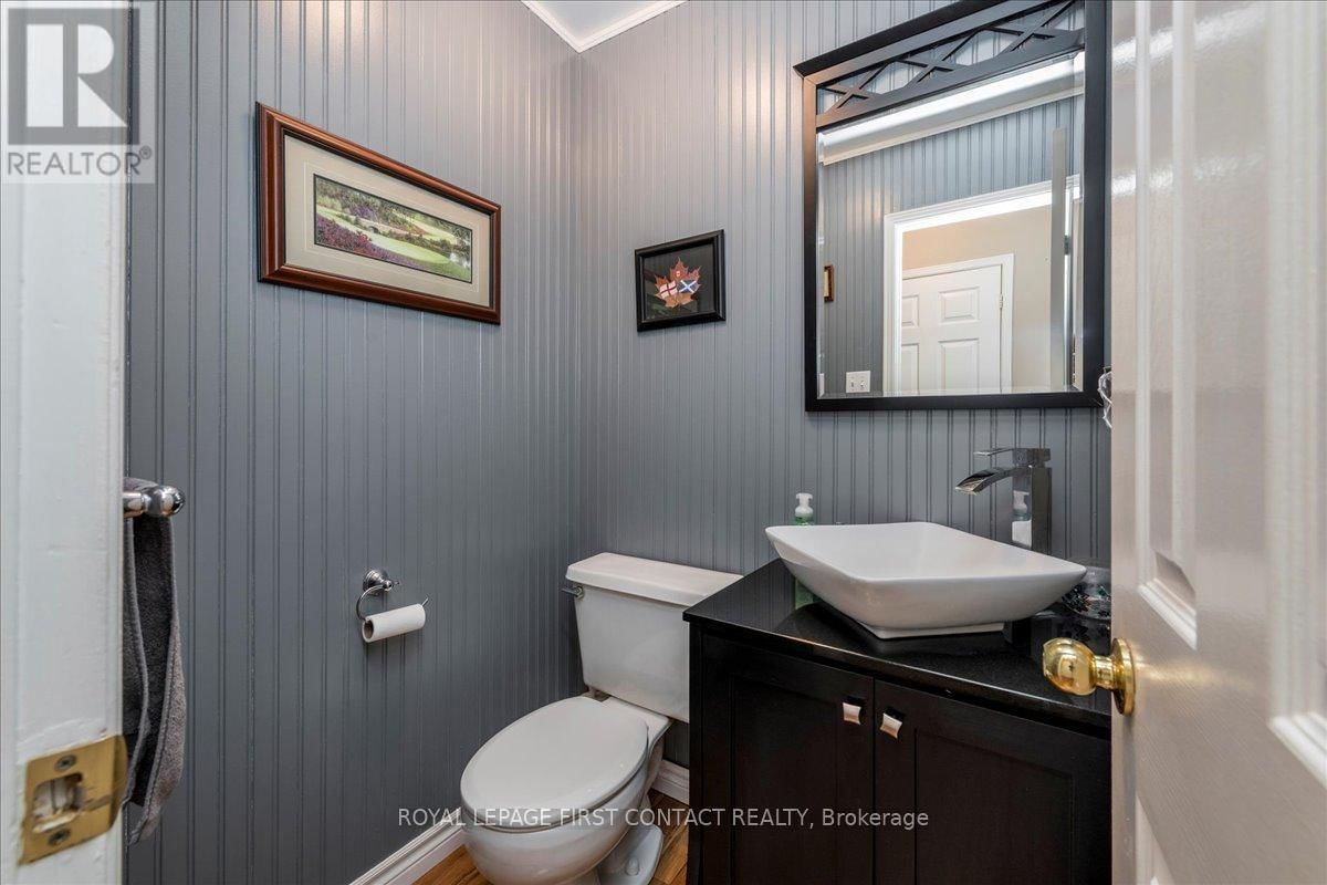 35 BLAIR CRESCENT Image 10
