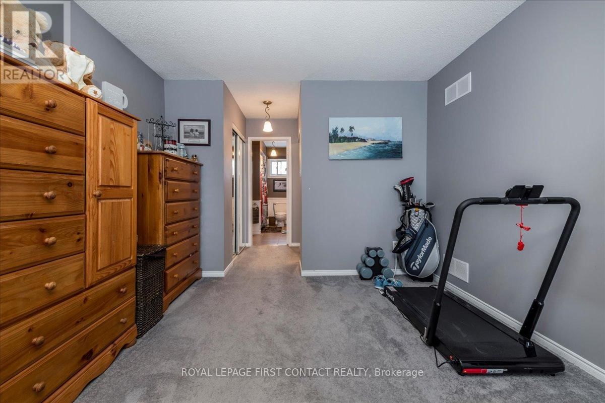 35 BLAIR CRESCENT Image 15