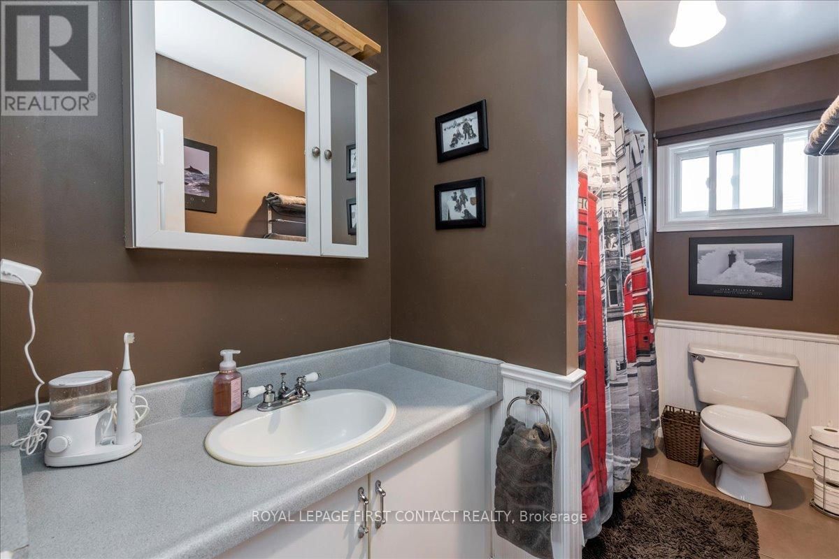 35 BLAIR CRESCENT Image 16