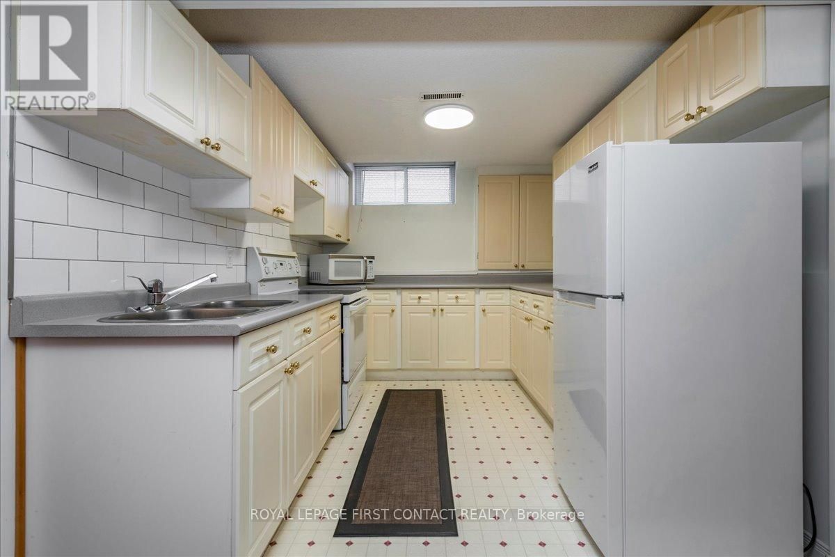 35 BLAIR CRESCENT Image 24