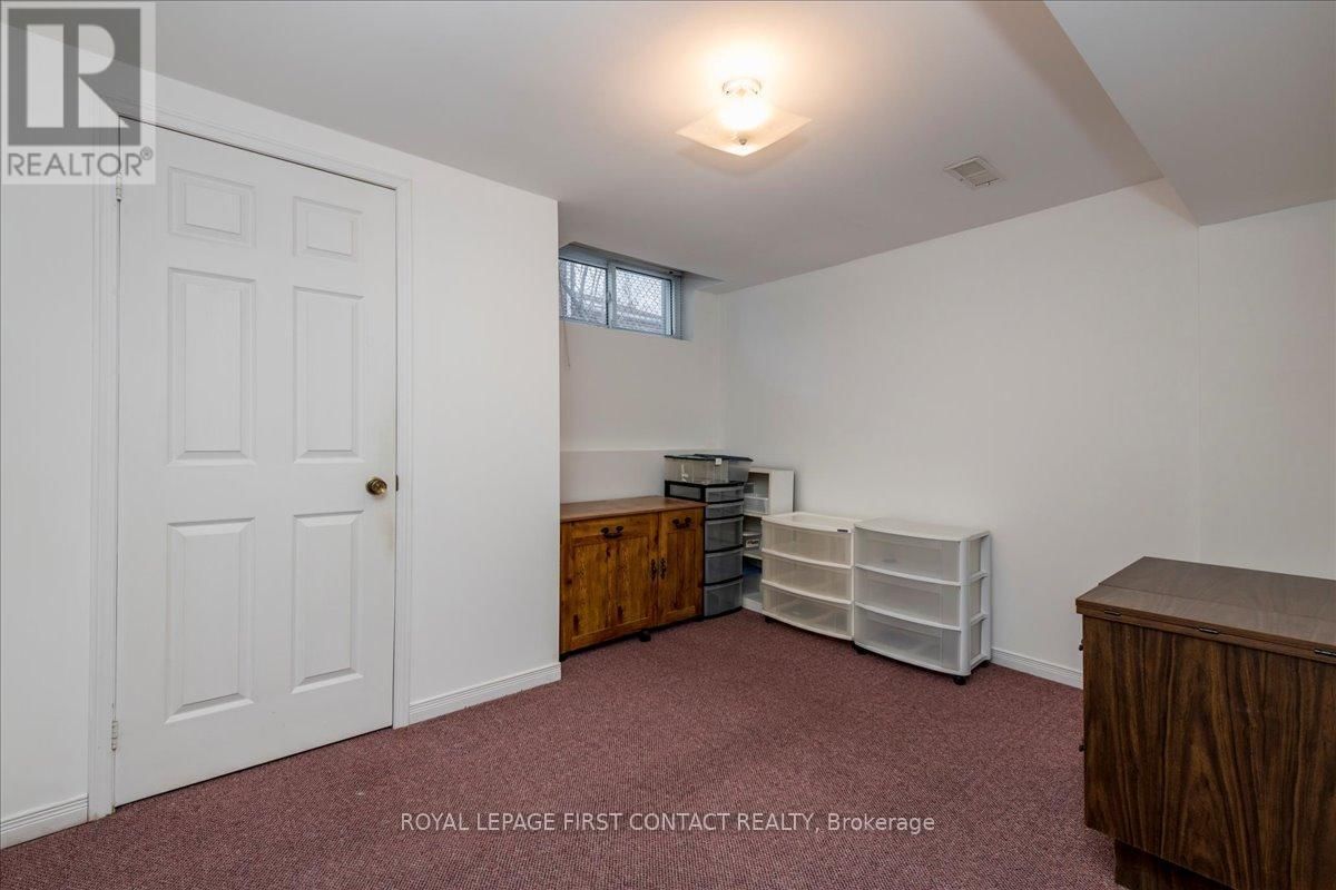 35 BLAIR CRESCENT Image 25