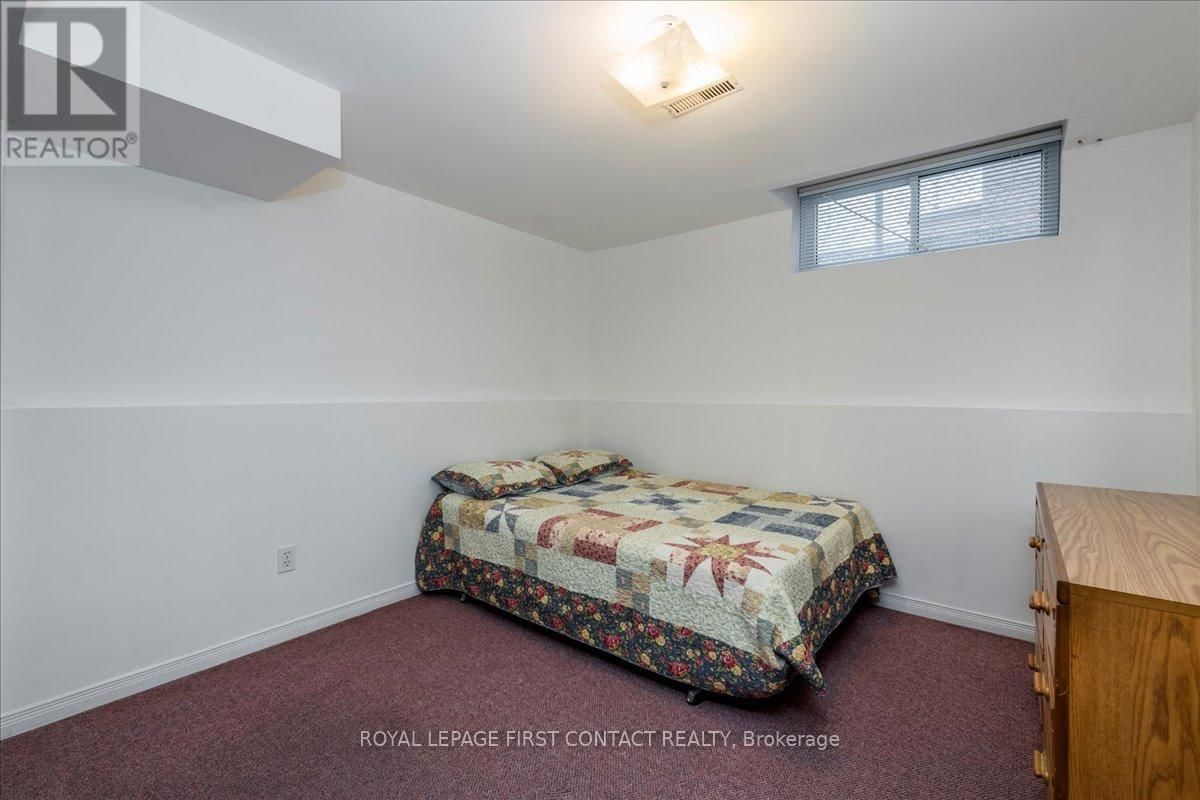 35 BLAIR CRESCENT Image 26