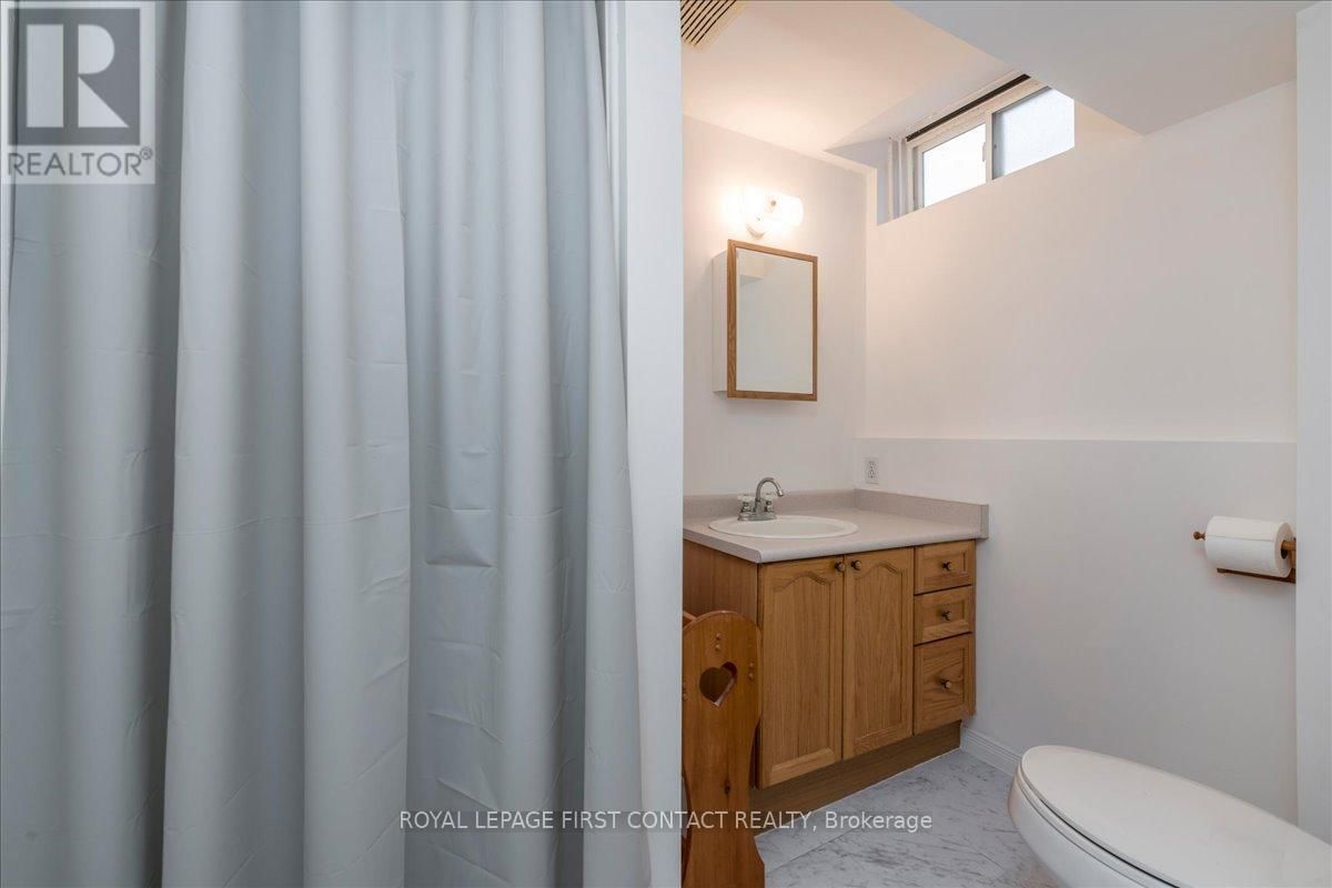 35 BLAIR CRESCENT Image 27