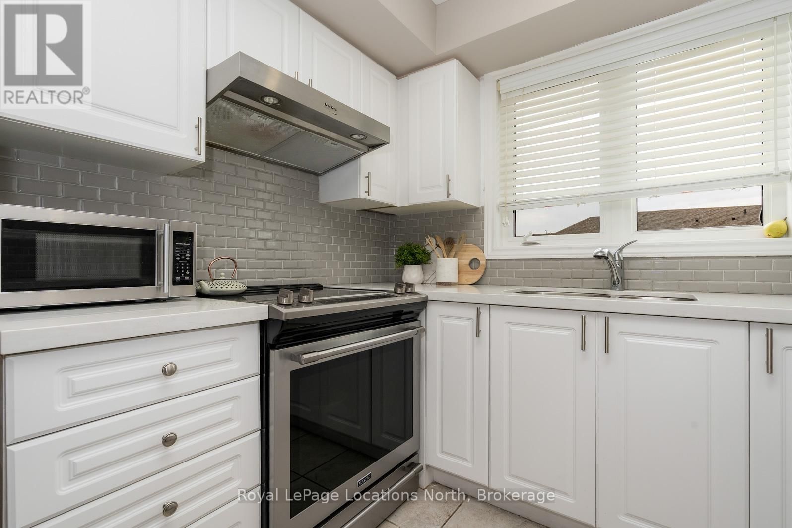 59 CRANBERRY SURF Image 18