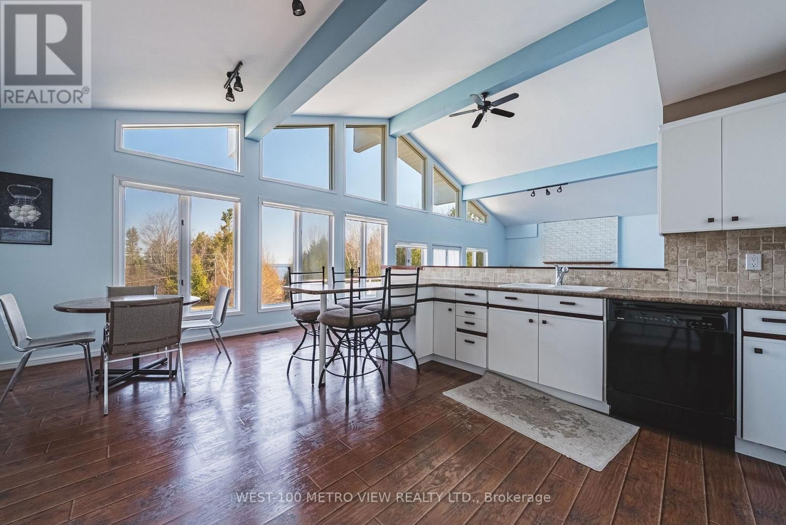 2476 CHAMPLAIN ROAD Image 1