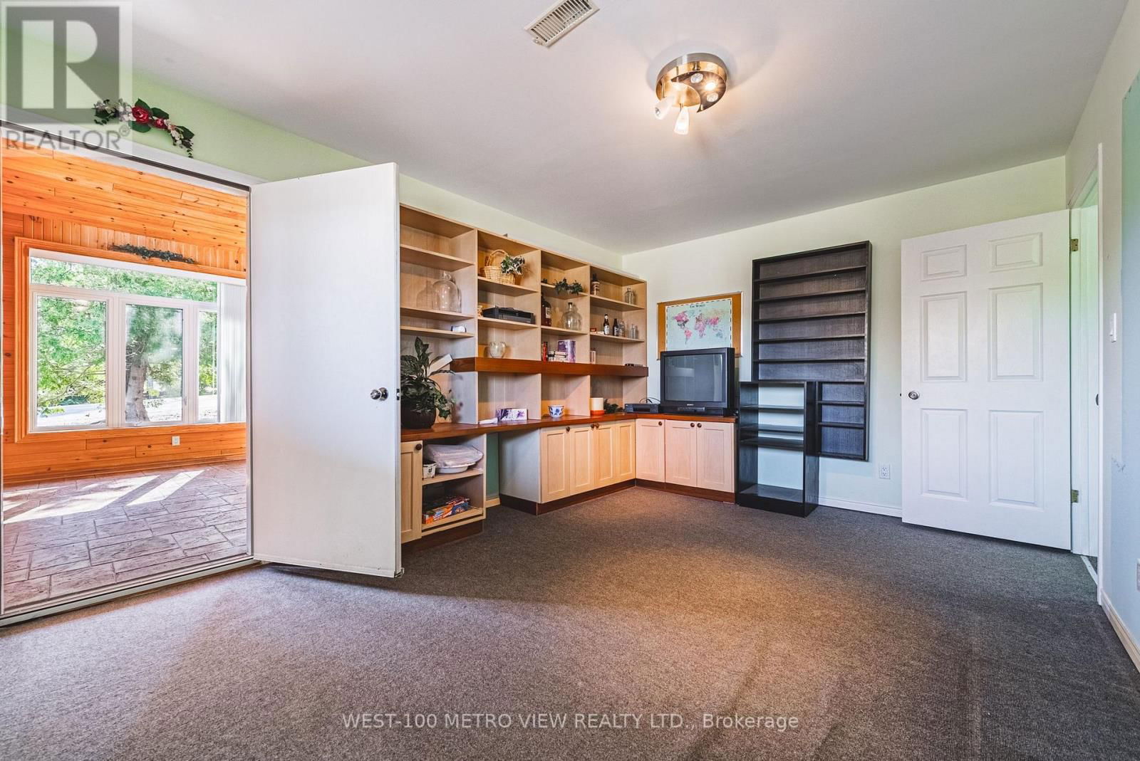 2476 CHAMPLAIN ROAD Image 14