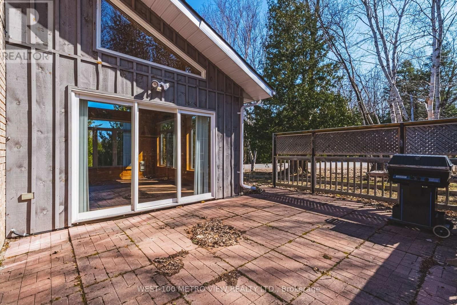 2476 CHAMPLAIN ROAD Image 17