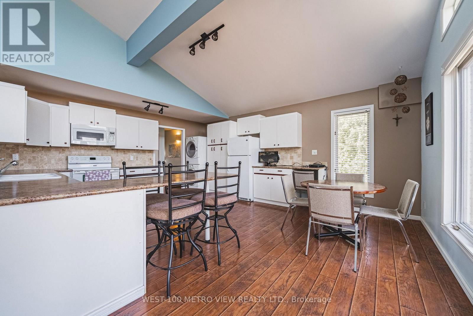 2476 CHAMPLAIN ROAD Image 6