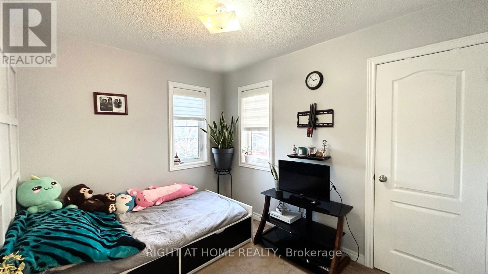 10 PEARCEY CRESCENT Image 11