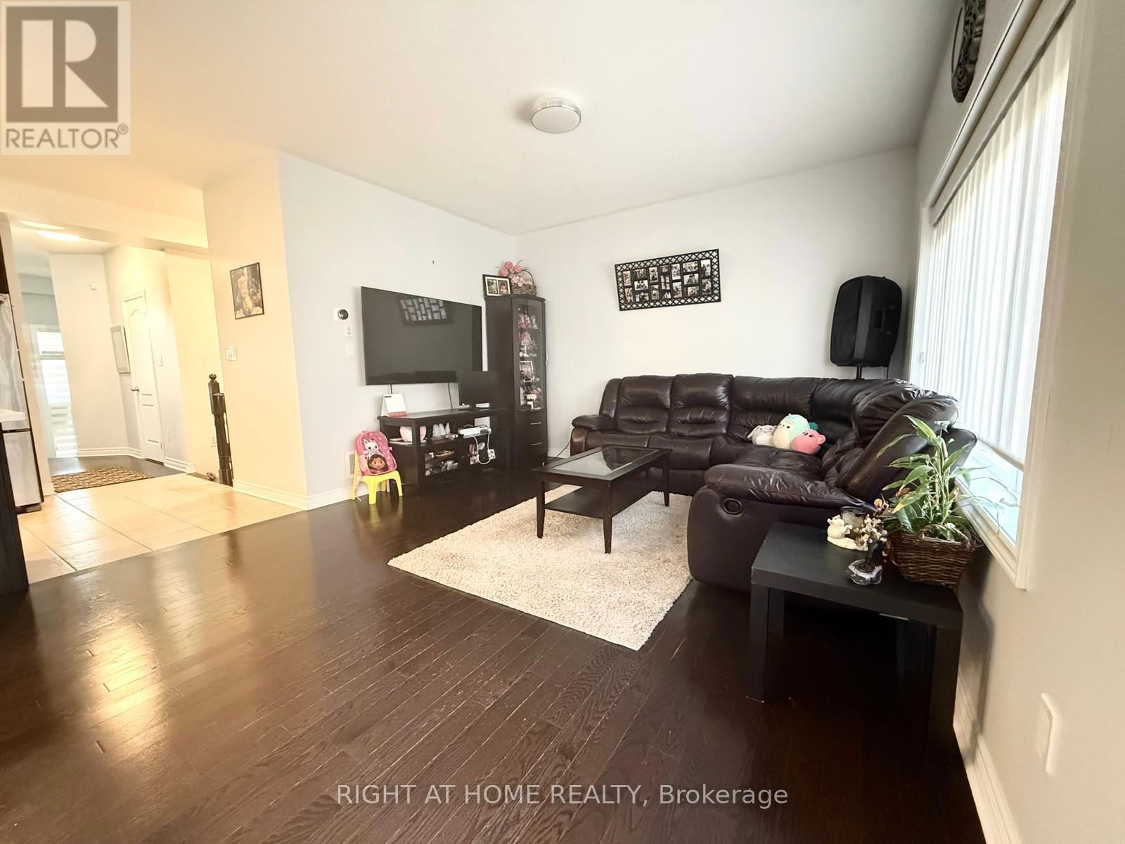10 PEARCEY CRESCENT Image 6