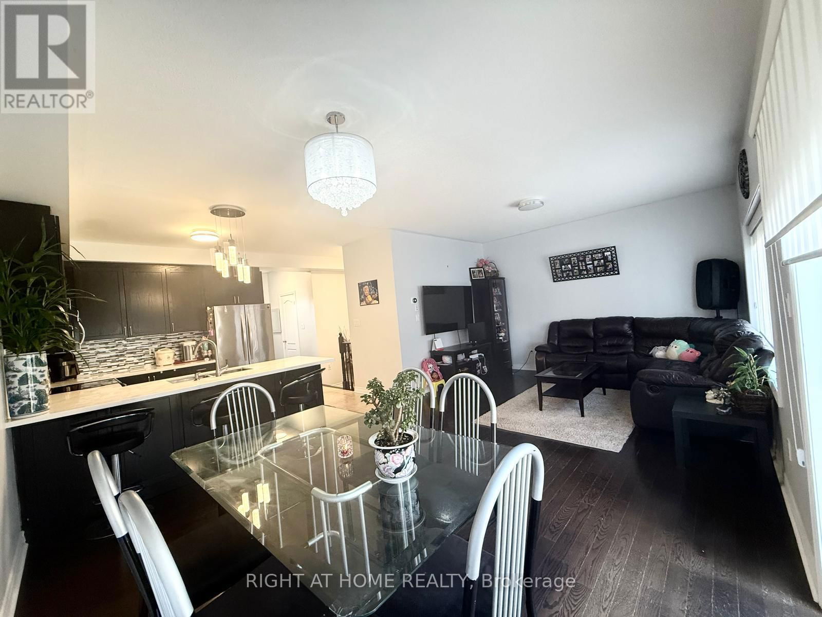 10 PEARCEY CRESCENT Image 8