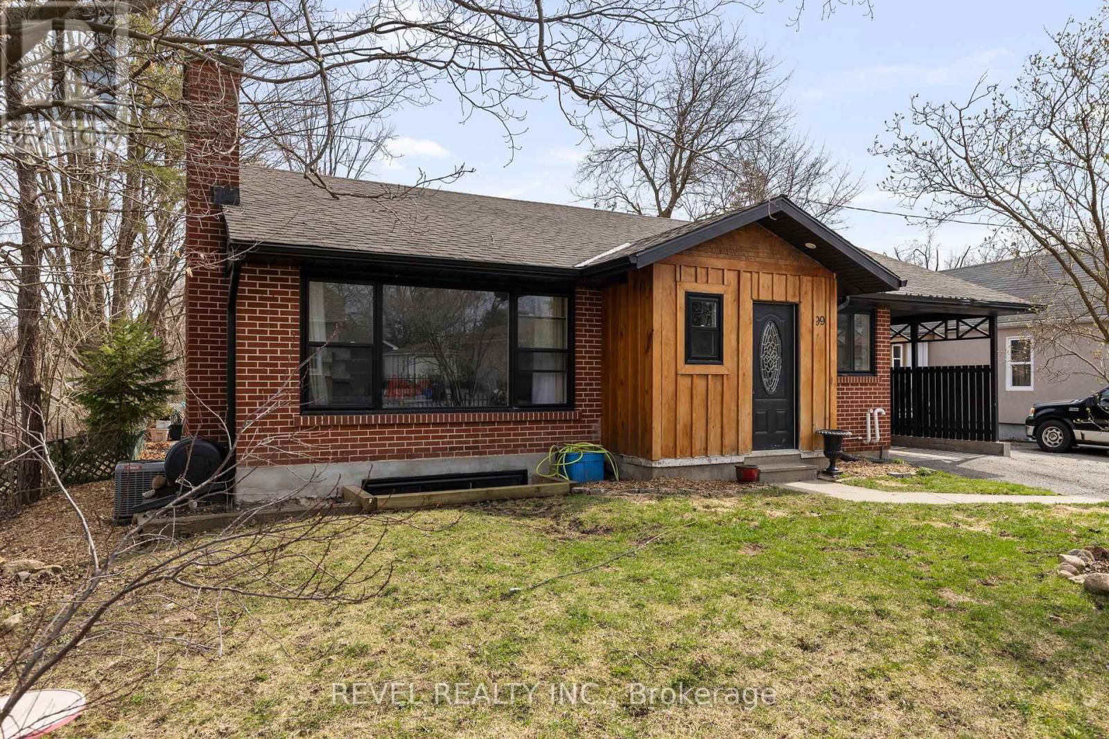 99 WELLINGSTON STREET EAST Image 1