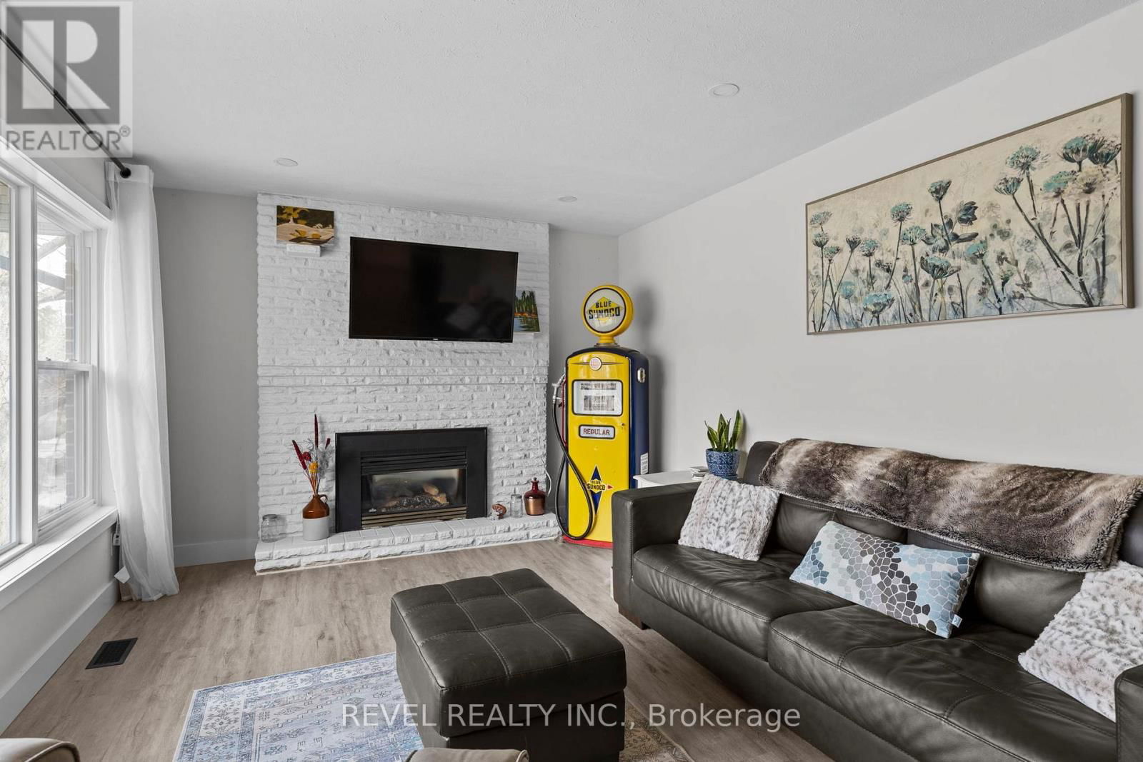 99 WELLINGSTON STREET EAST Image 13