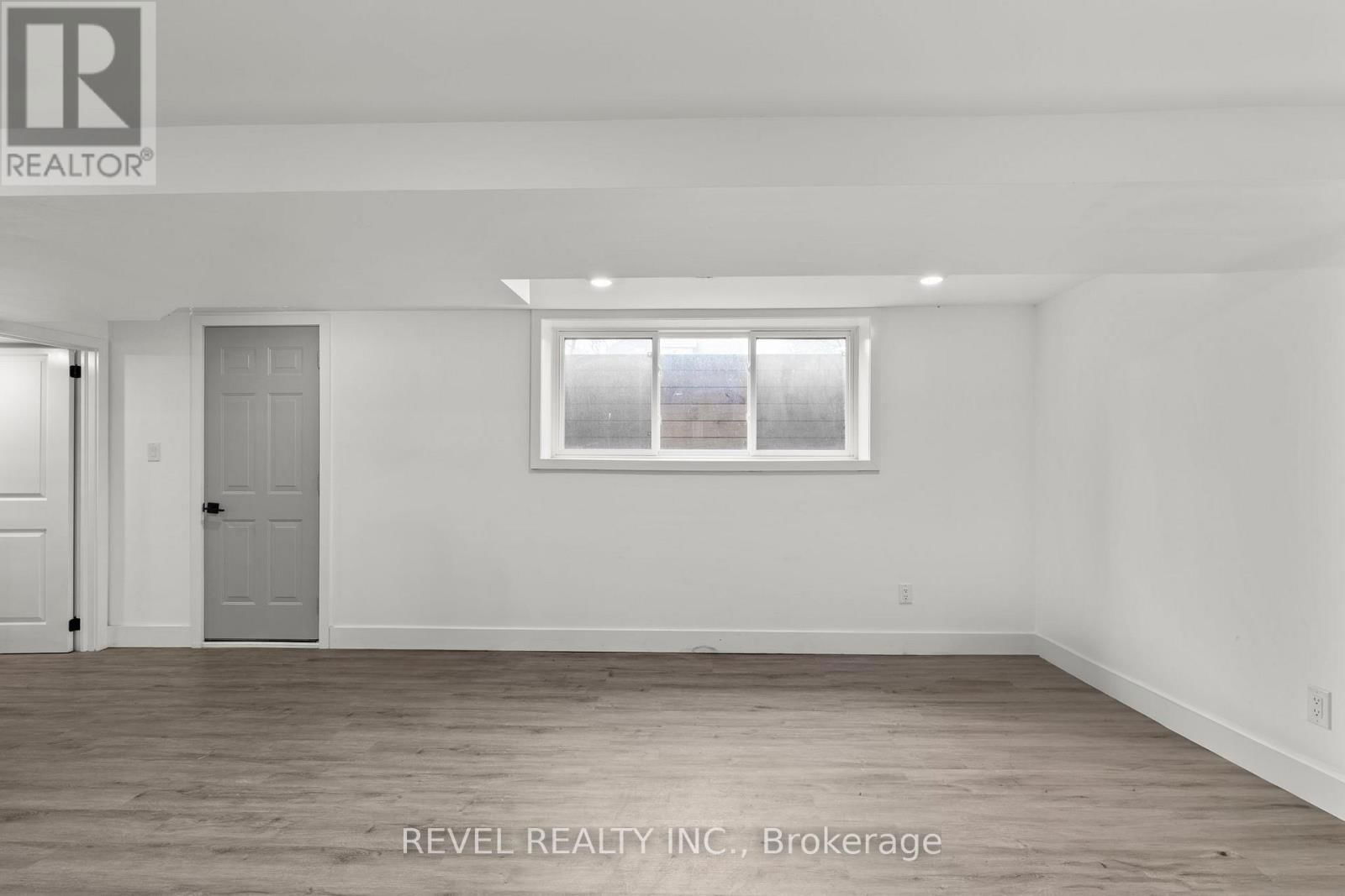 99 WELLINGSTON STREET EAST Image 25