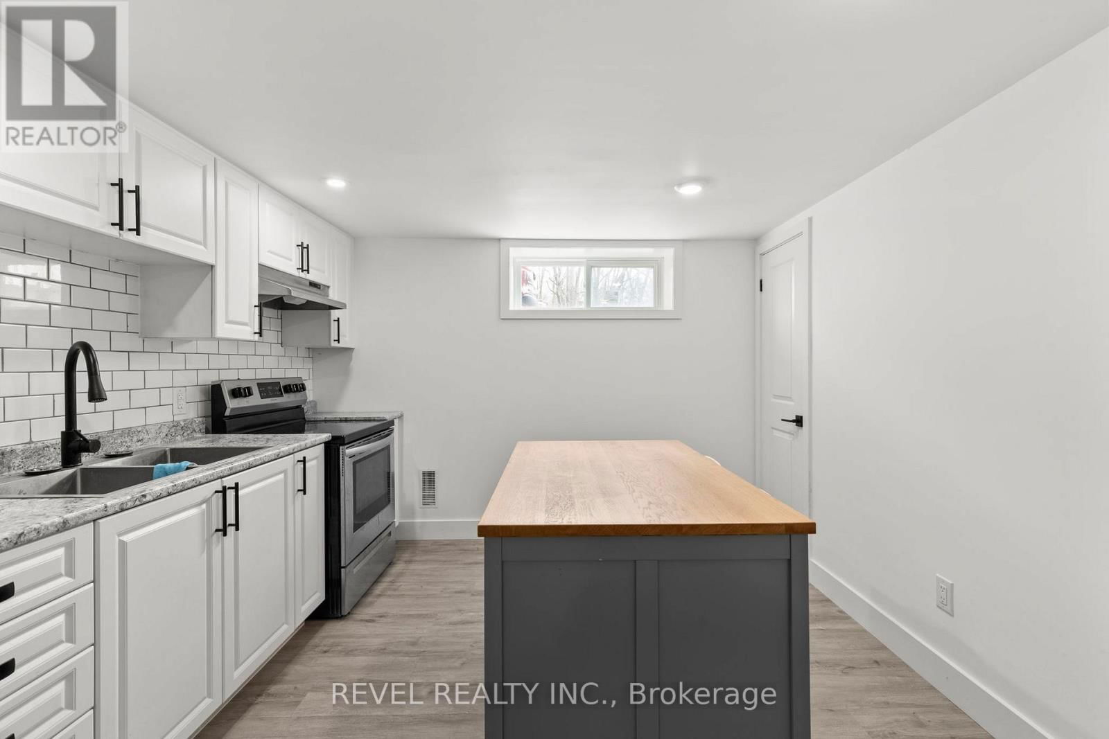 99 WELLINGSTON STREET EAST Image 30