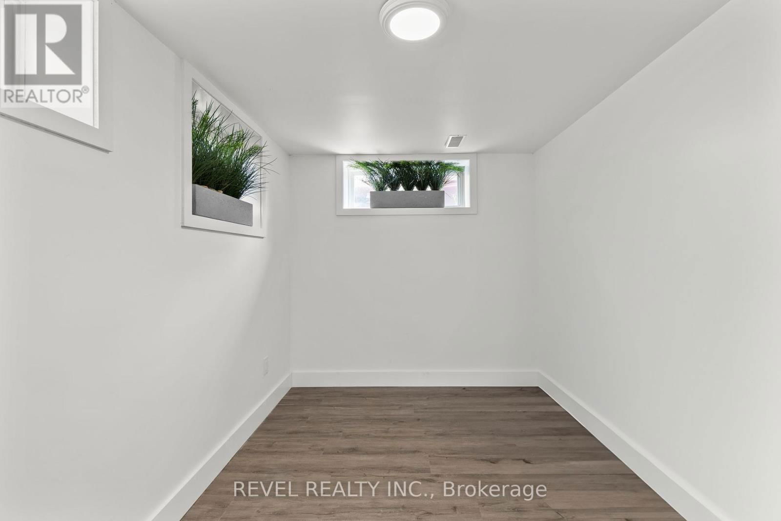 99 WELLINGSTON STREET EAST Image 36