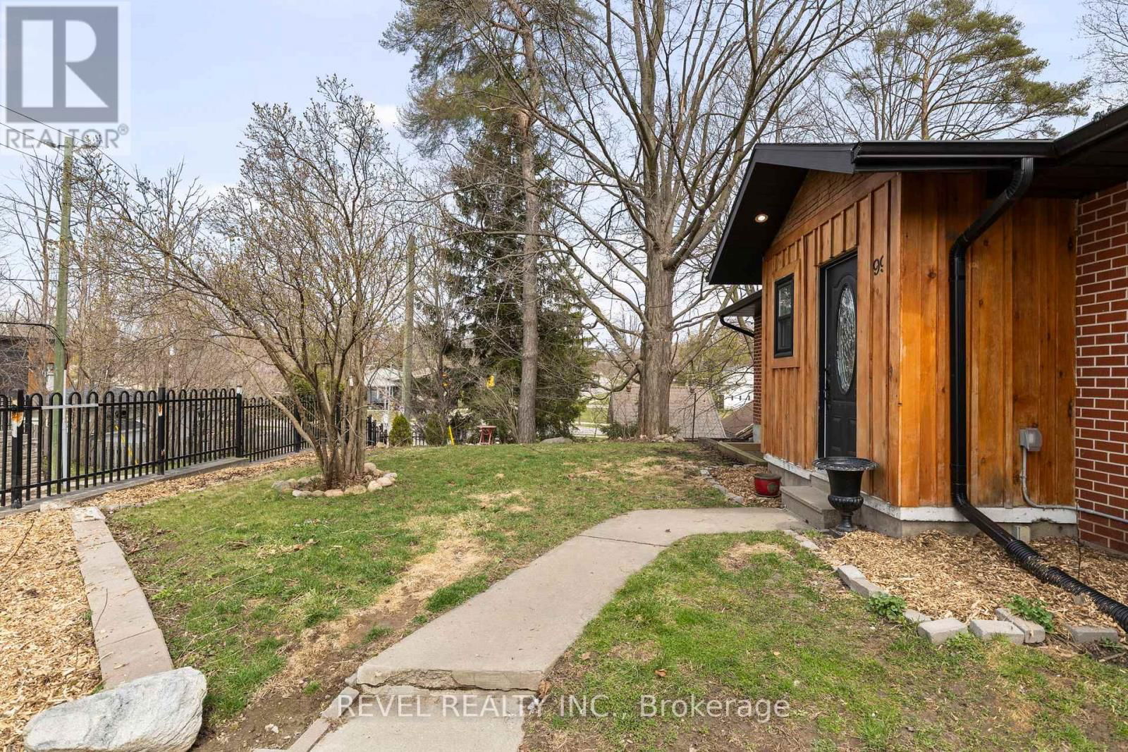 99 WELLINGSTON STREET EAST Image 4