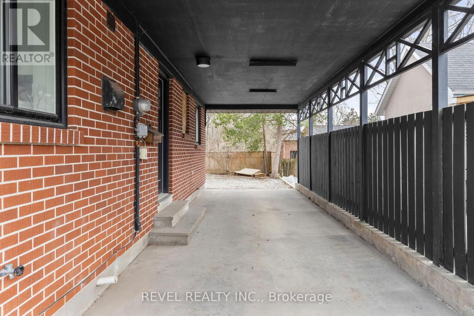 99 WELLINGSTON STREET EAST Image 41