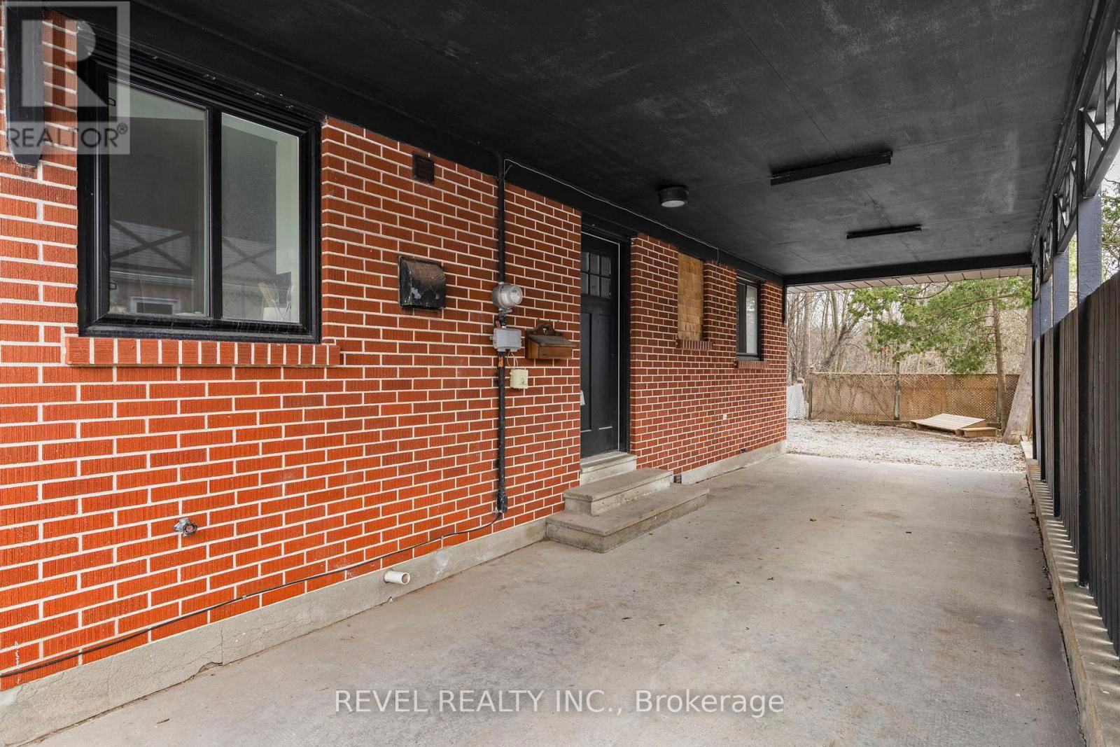 99 WELLINGSTON STREET EAST Image 42