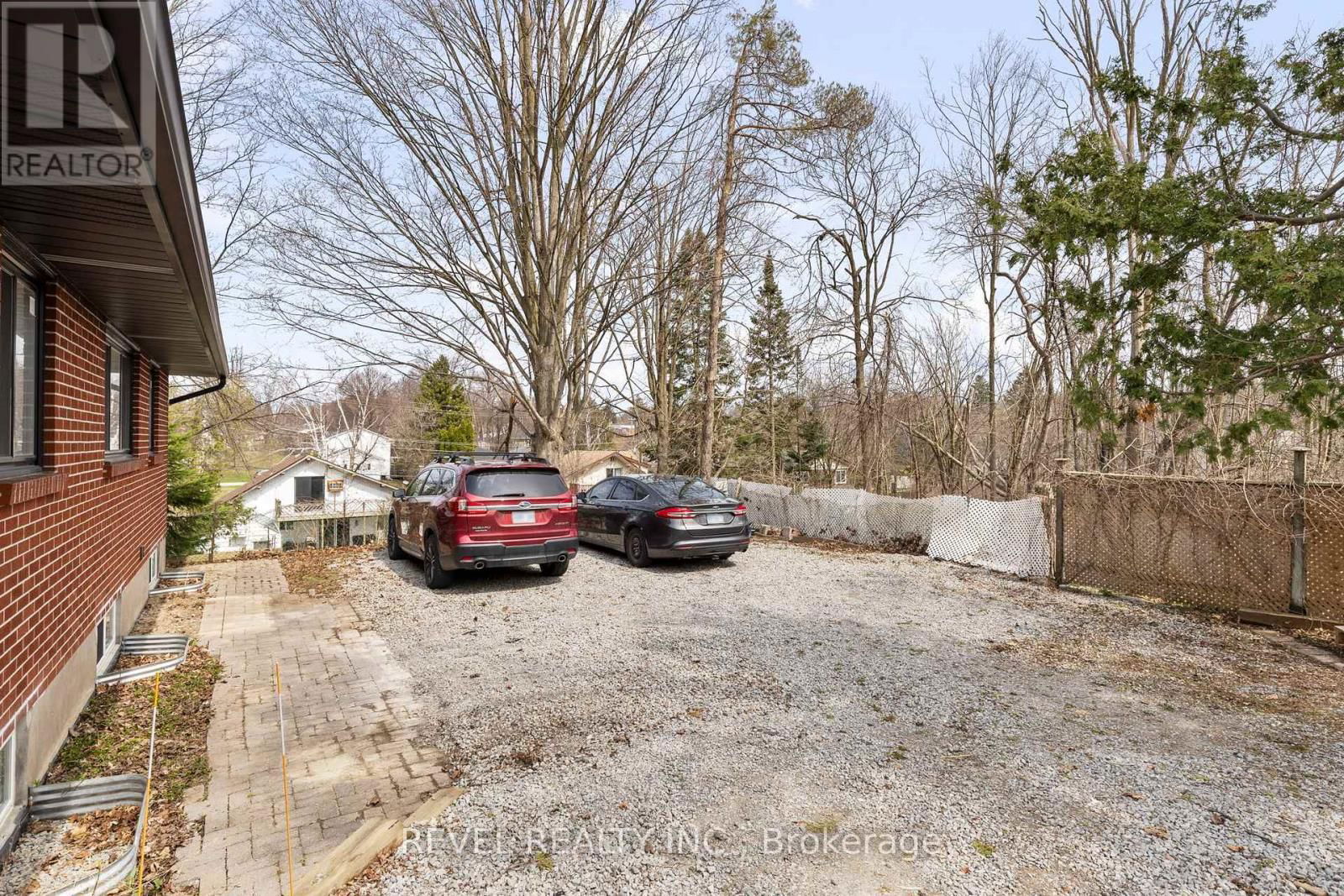 99 WELLINGSTON STREET EAST Image 43