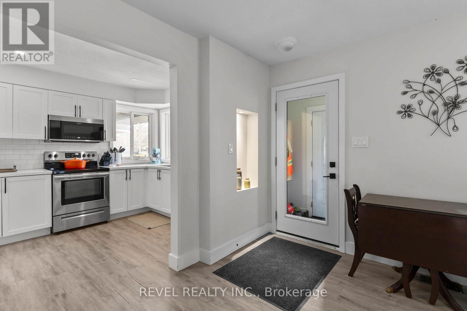 99 WELLINGSTON STREET EAST Image 6