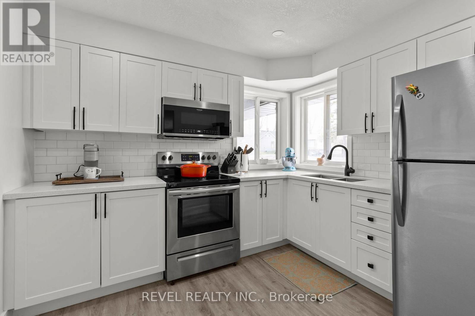 99 WELLINGSTON STREET EAST Image 9