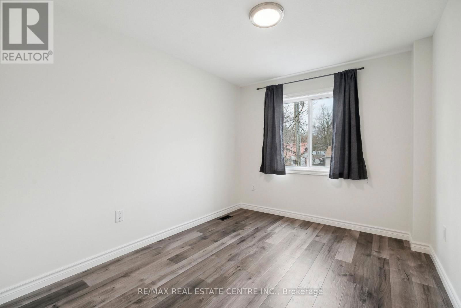 144 MEMORIAL AVENUE Image 11