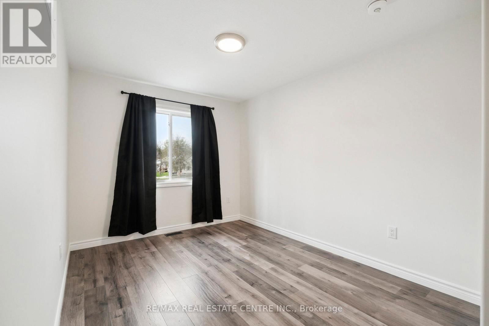 144 MEMORIAL AVENUE Image 12