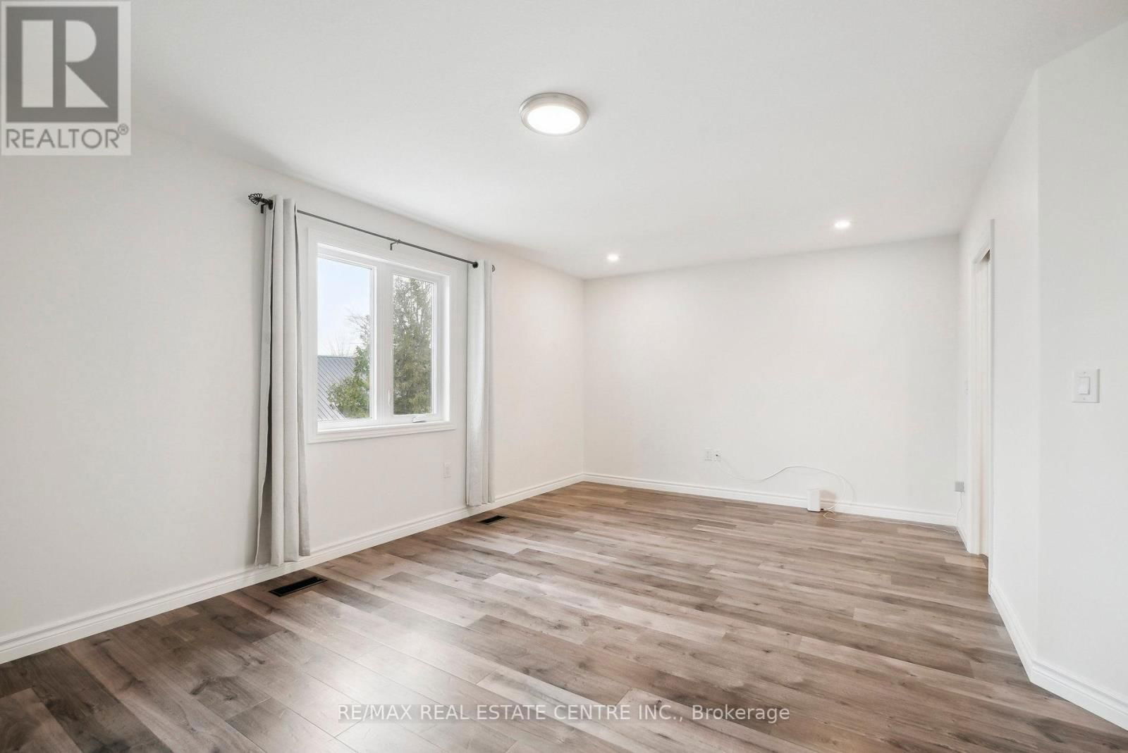 144 MEMORIAL AVENUE Image 13