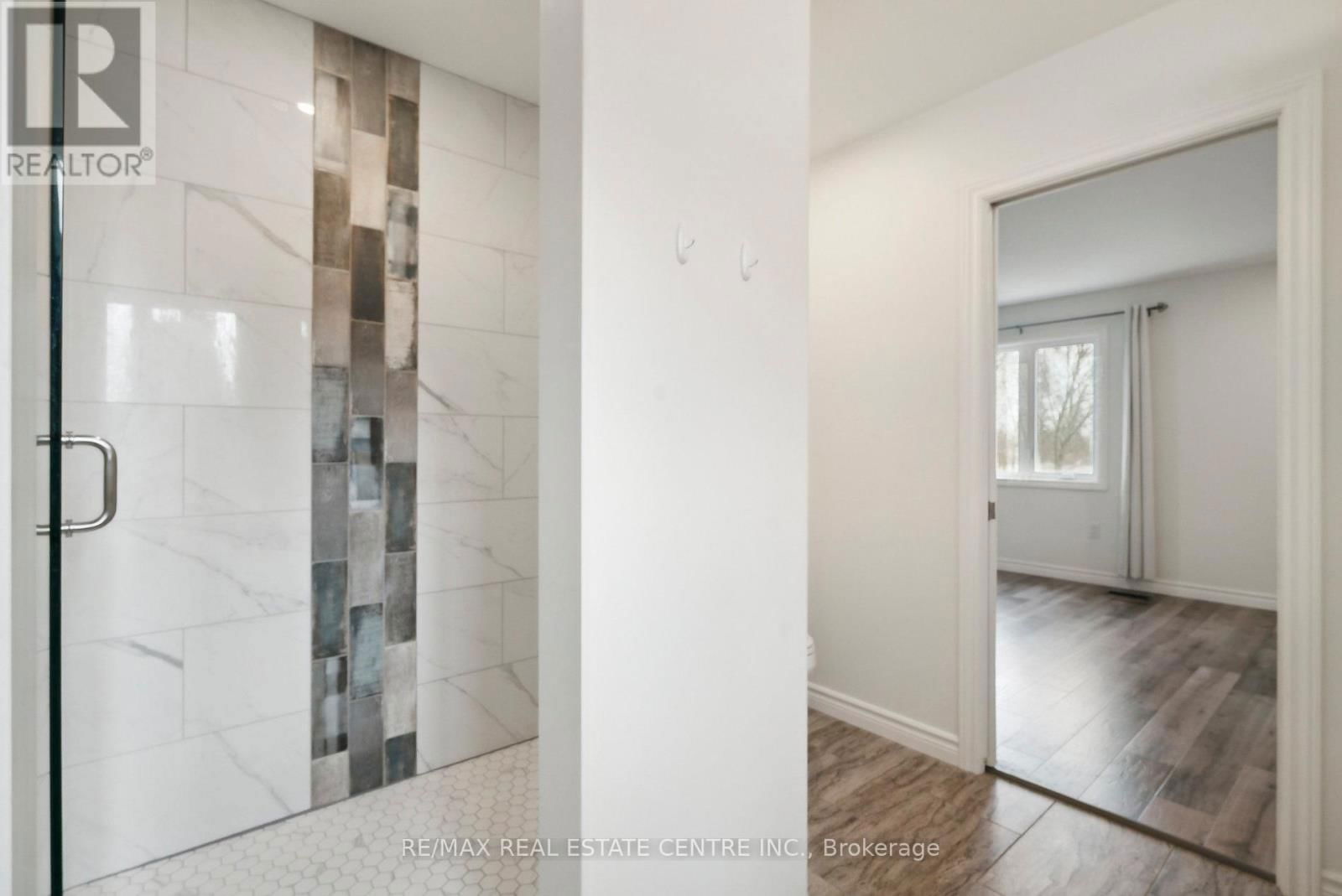 144 MEMORIAL AVENUE Image 15