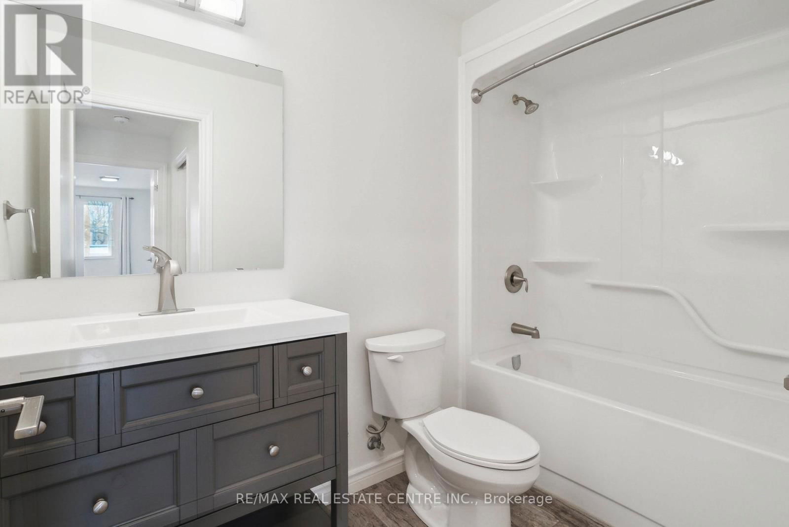 144 MEMORIAL AVENUE Image 16