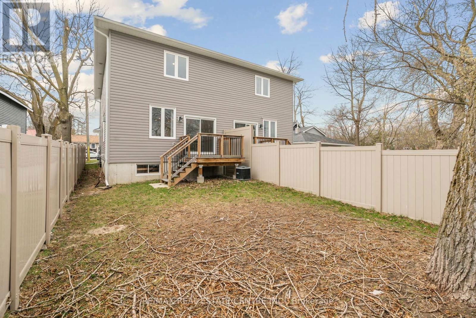 144 MEMORIAL AVENUE Image 20
