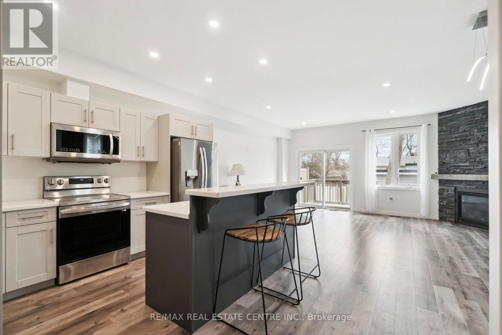 144 MEMORIAL AVENUE Image 6