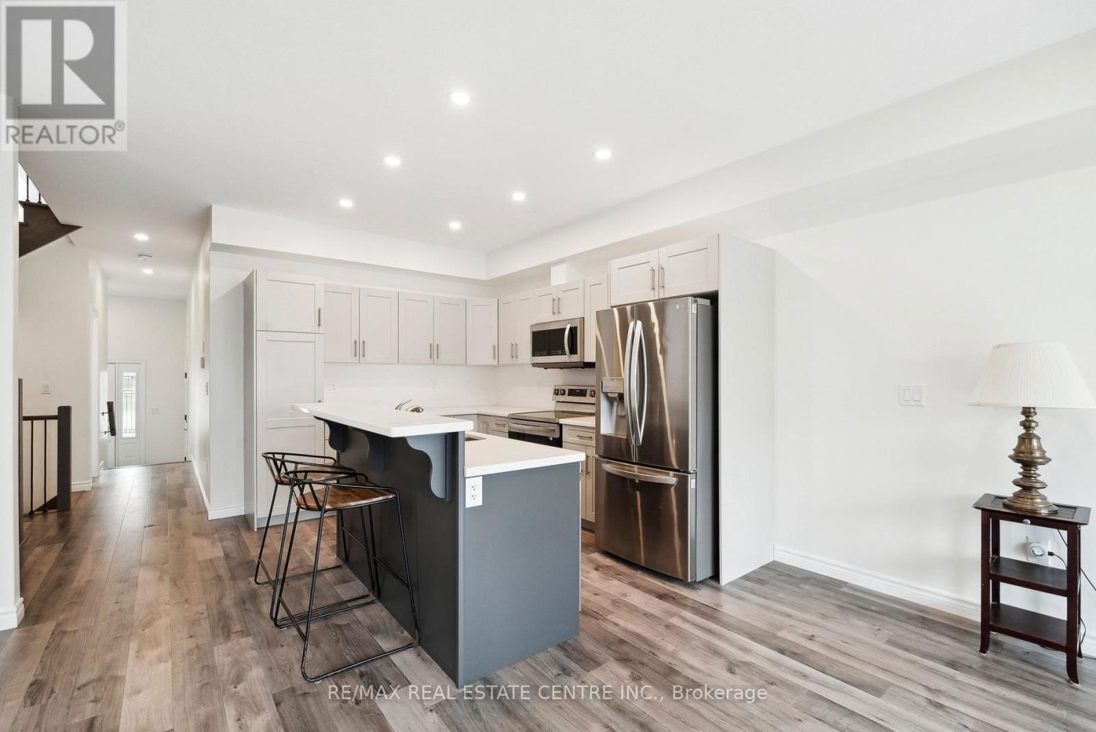 144 MEMORIAL AVENUE Image 7