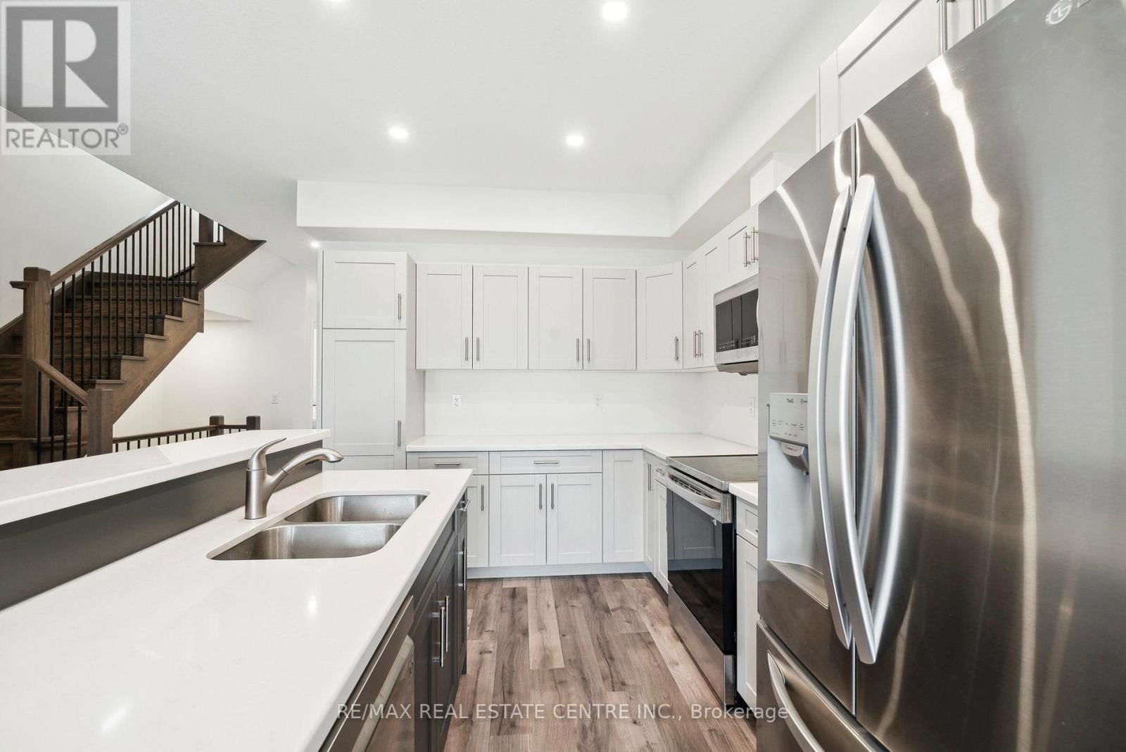 144 MEMORIAL AVENUE Image 8