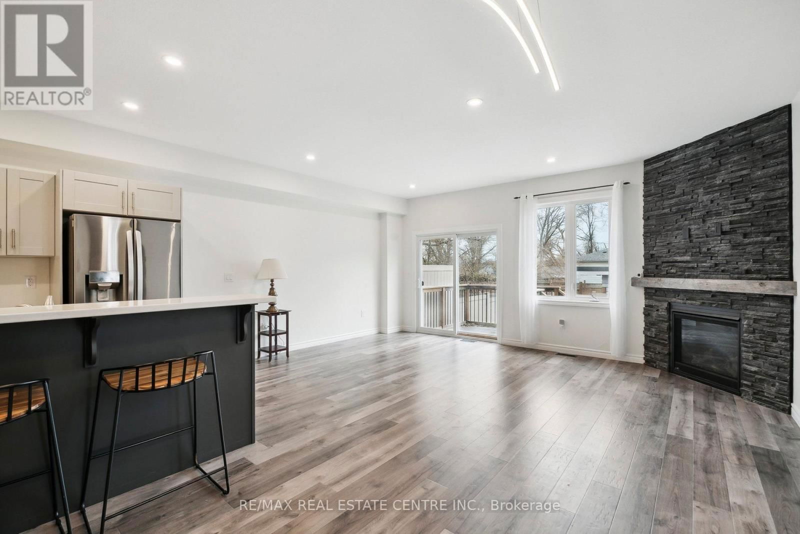 144 MEMORIAL AVENUE Image 9