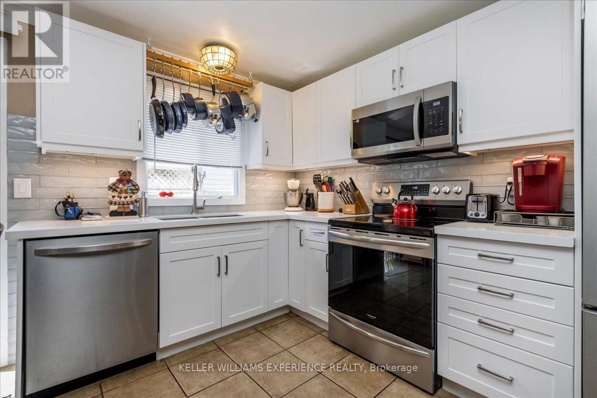 92 HICKLING TRAIL Image 12
