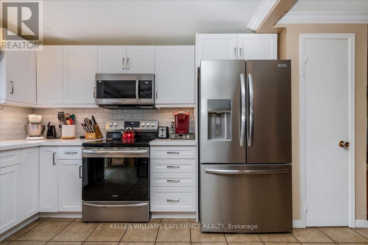 92 HICKLING TRAIL Image 13