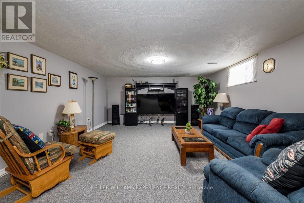 92 HICKLING TRAIL Image 21